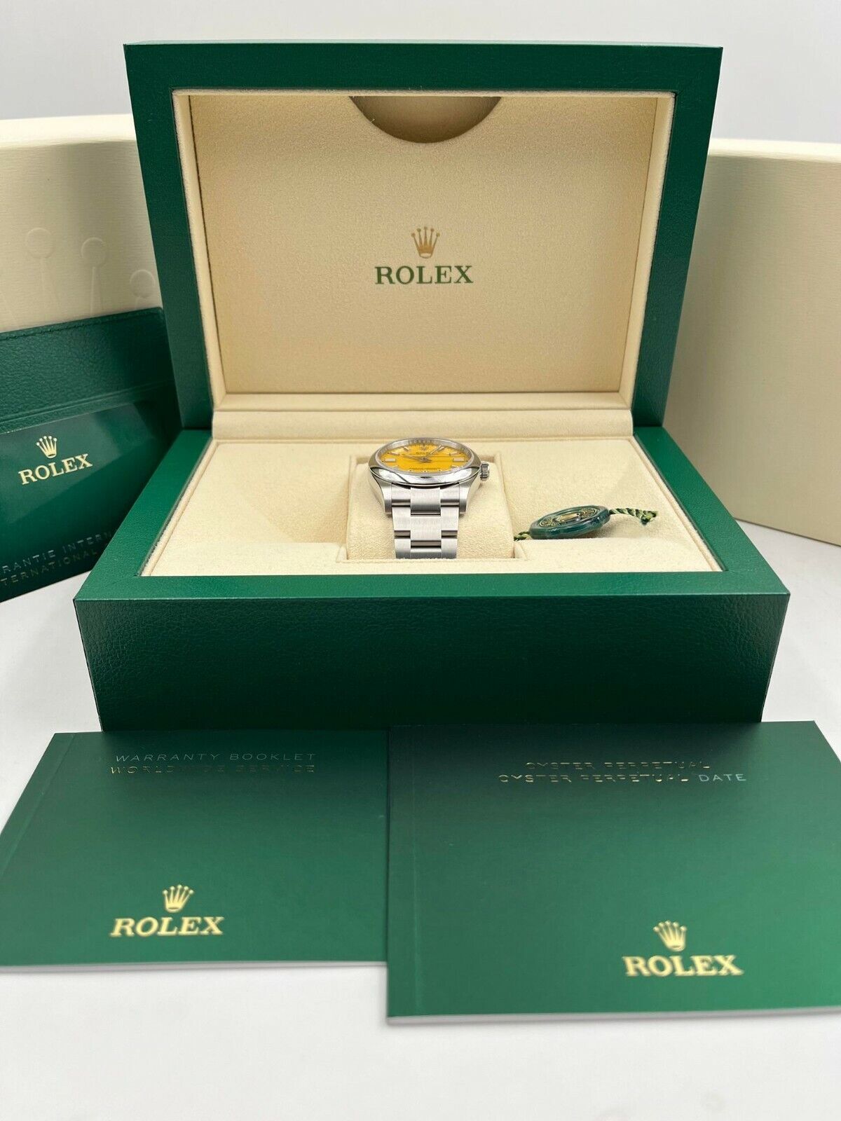 Rolex Oyster Perpetual 124300 - Image 4